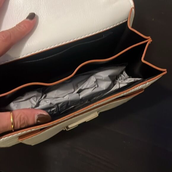 Brand NEW White Leather Crossbody Bag Woven Chain Top Handle NWT - Snap Closure - Picture 5 of 14